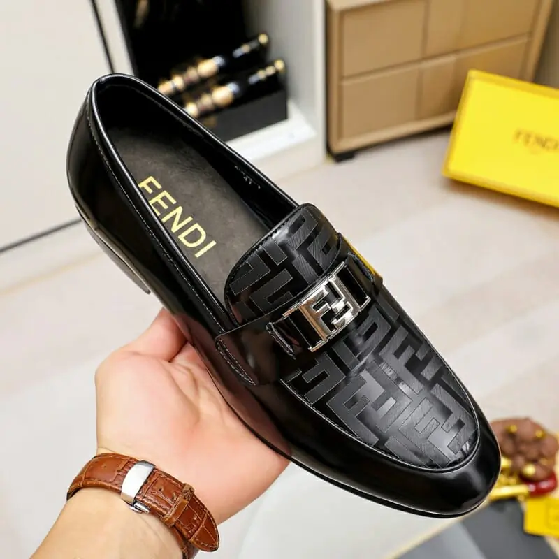 fendi cuir chaussures pour homme s_120a66b2